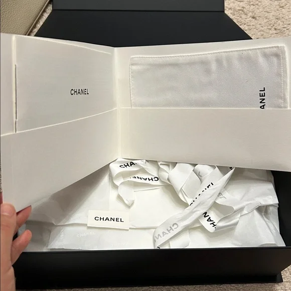 Chanel small Kelly bag. Black calf leather - Picture 12 of 17